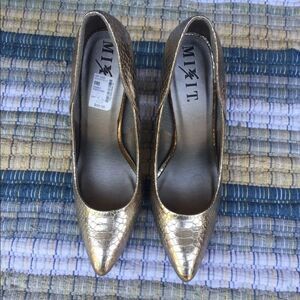 NWT Heels Size 10